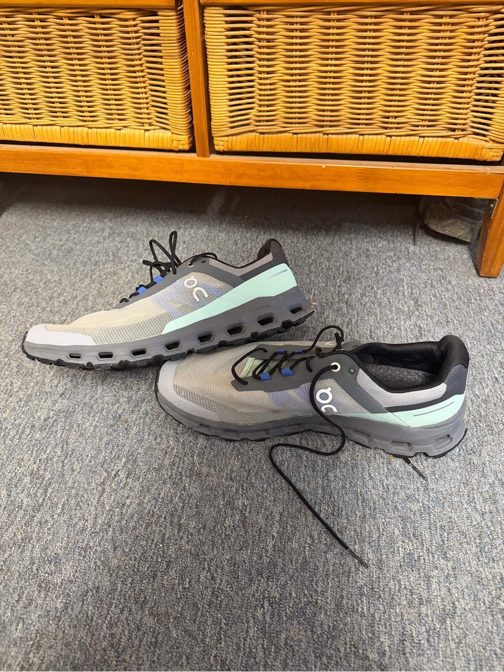 On cloud Running Men's Running Shoes in Gray with Mint Accent
